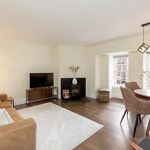 Guestready - Elegant 2br Period Flat In Oldtown Apartment