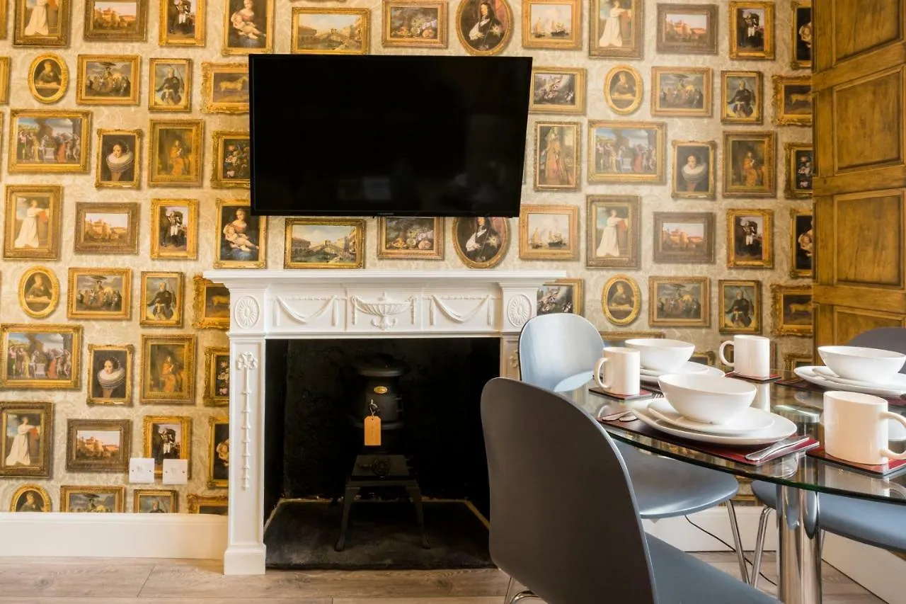 West Bow - Magical Harry Potter-Inspired Flat Near Edinburgh Castle Apartment