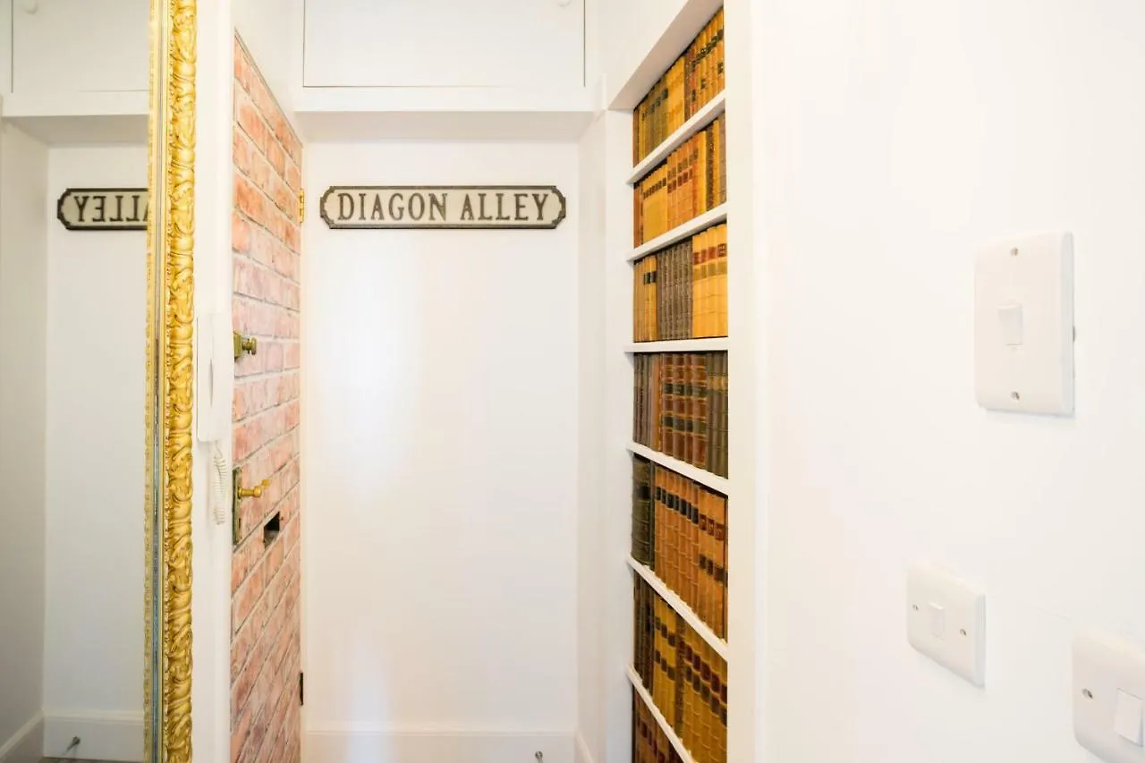 West Bow - Magical Harry Potter-Inspired Flat Near Edinburgh Castle Apartment