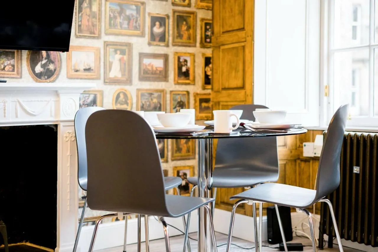 West Bow - Magical Harry Potter-Inspired Flat Near Edinburgh Castle Apartment