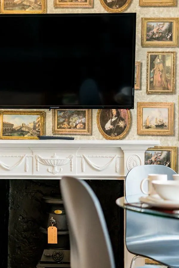 West Bow - Magical Harry Potter-Inspired Flat Near Edinburgh Castle Apartment